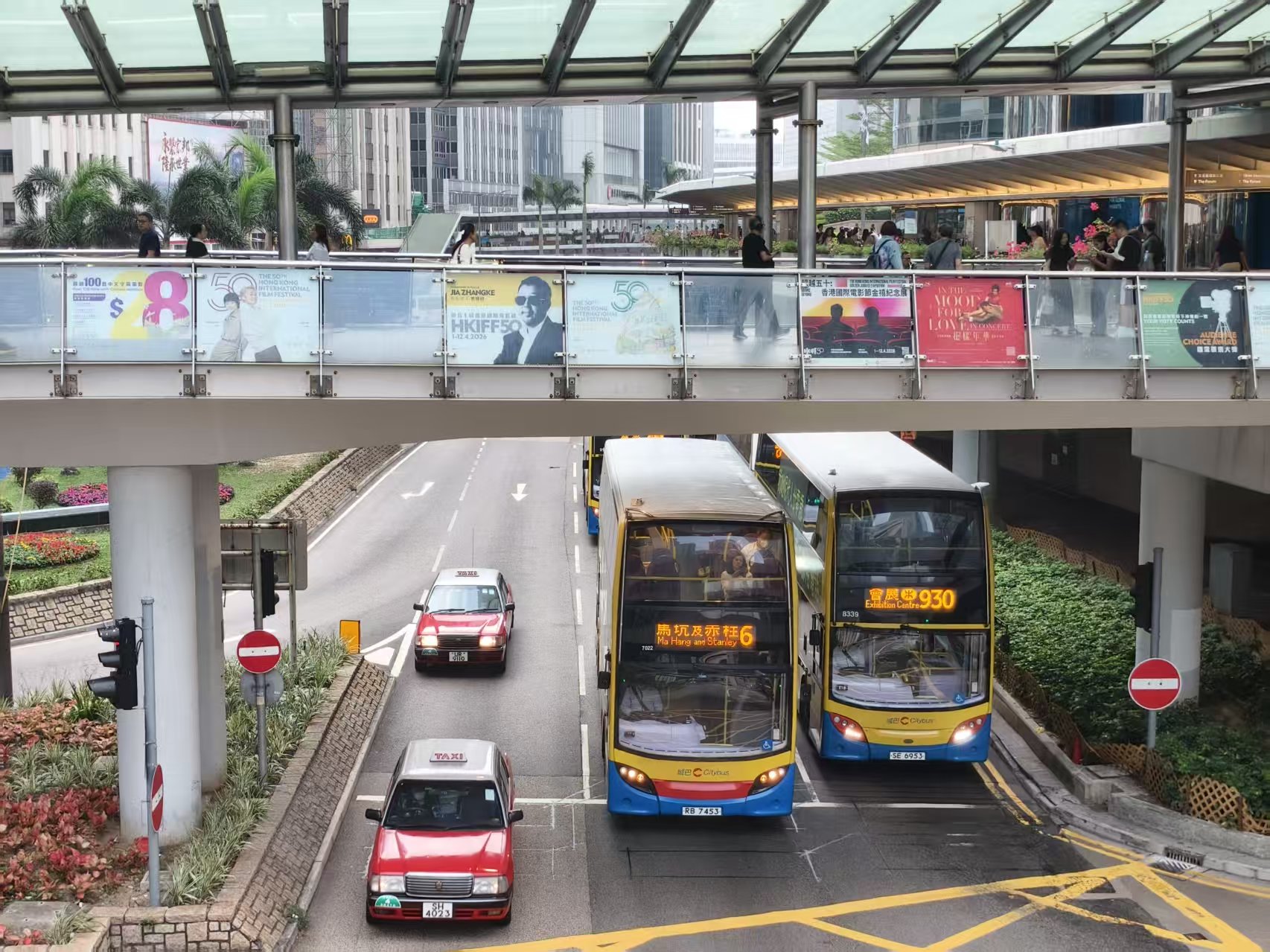 公交车与出租车